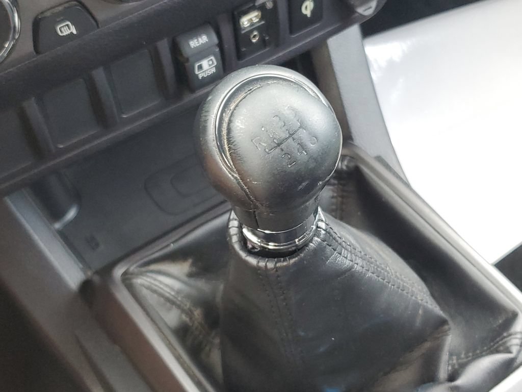 Used 2018 Toyota Tacoma TRD Sport AWD/4WD image 30