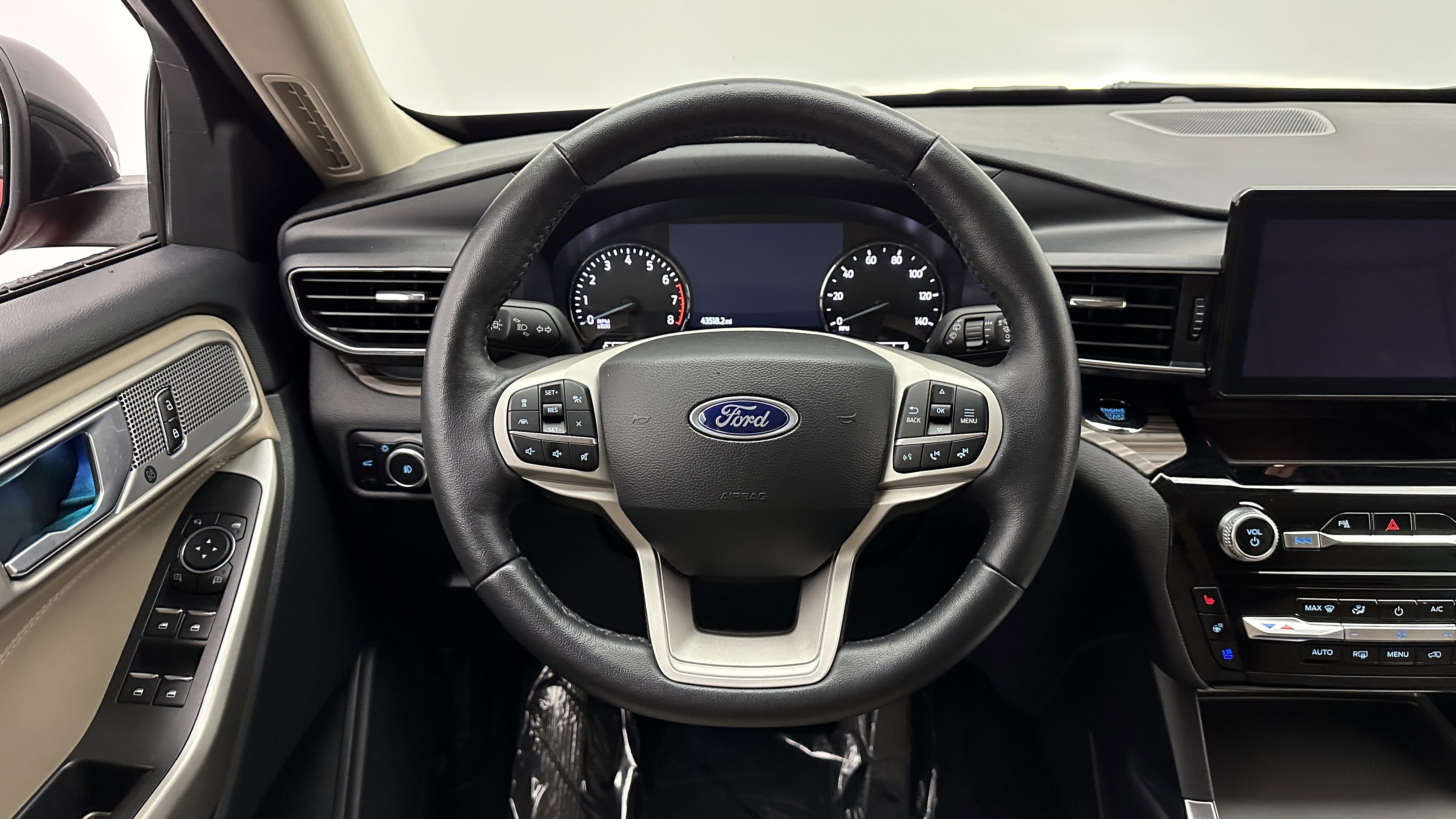 Used 2023 Ford Explorer Limited image 18