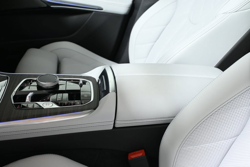 Certified 2024 BMW X5 xDrive50e w/ Premium Package image 25