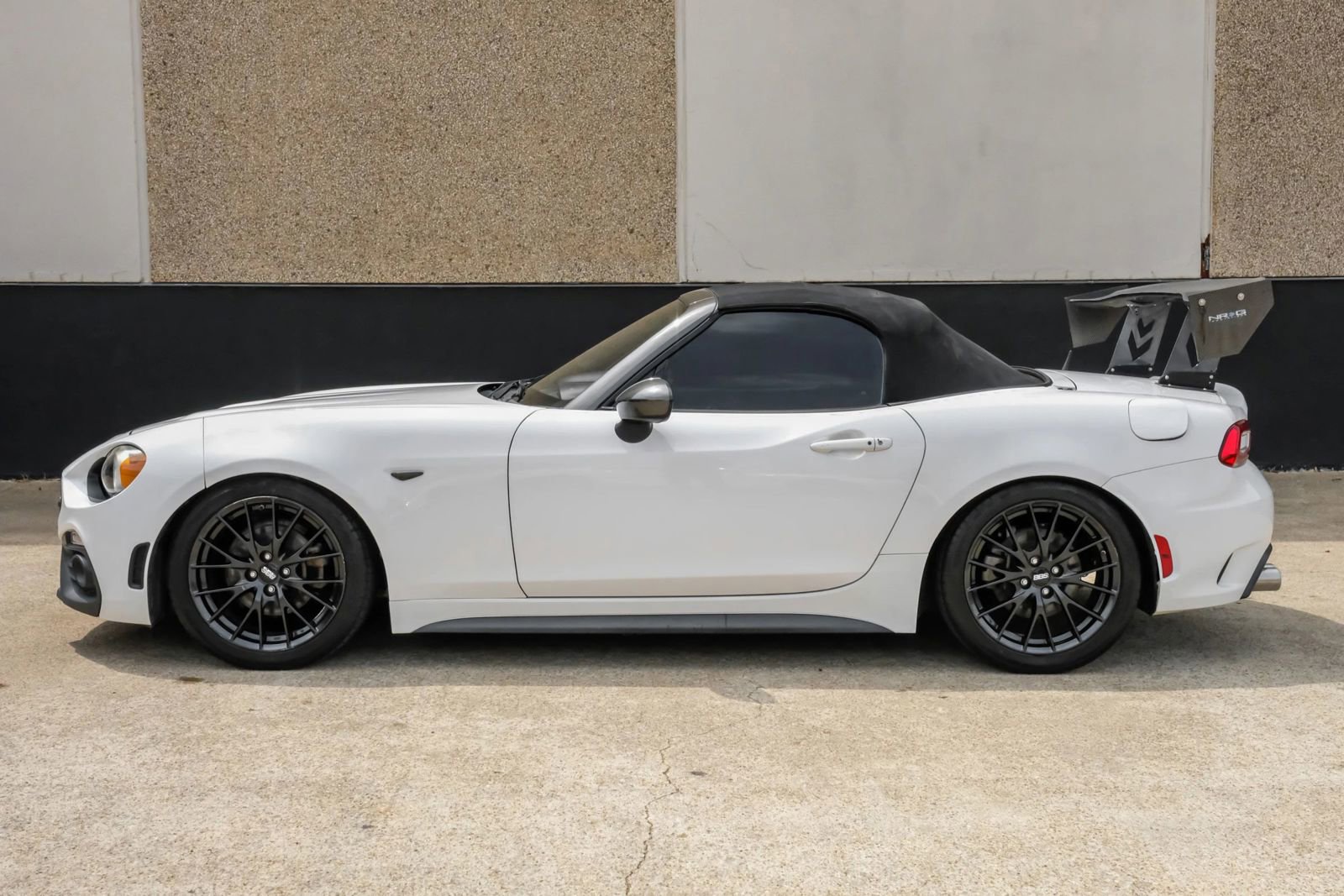 Used 2017 FIAT 124 Spider RWD image 10