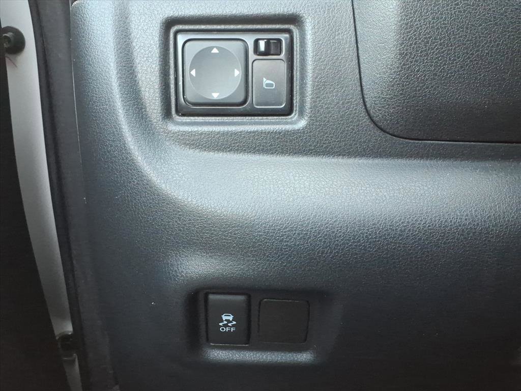 Used 2016 Nissan Versa Note SV image 28