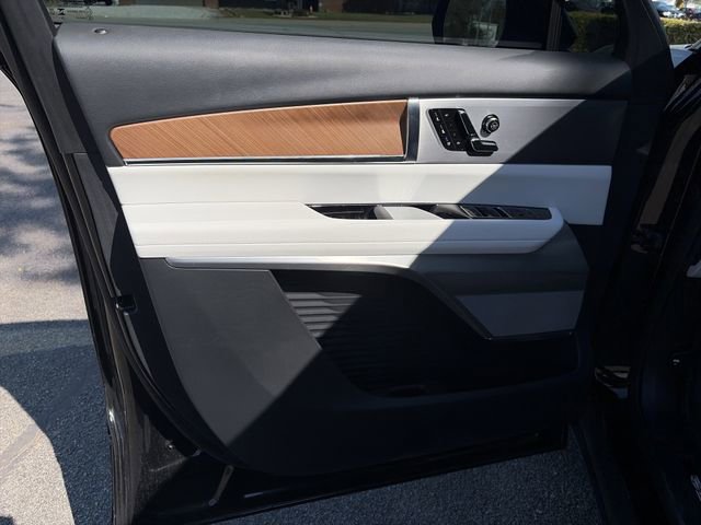 Used 2026 Cadillac Vistiq Luxury image 16