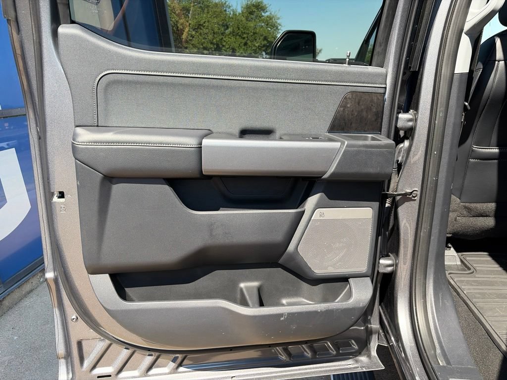 Used 2024 Ford F350 Lariat w/ Lariat Ultimate Package AWD/4WD image 16