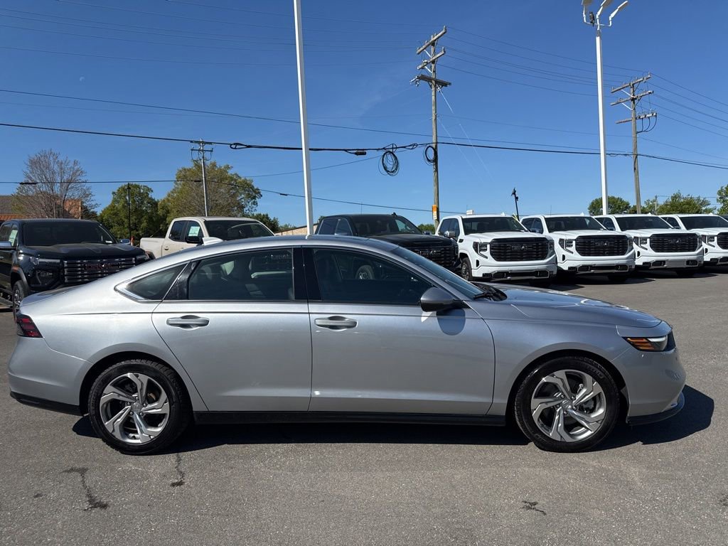 Used 2023 Honda Accord Touring image 6