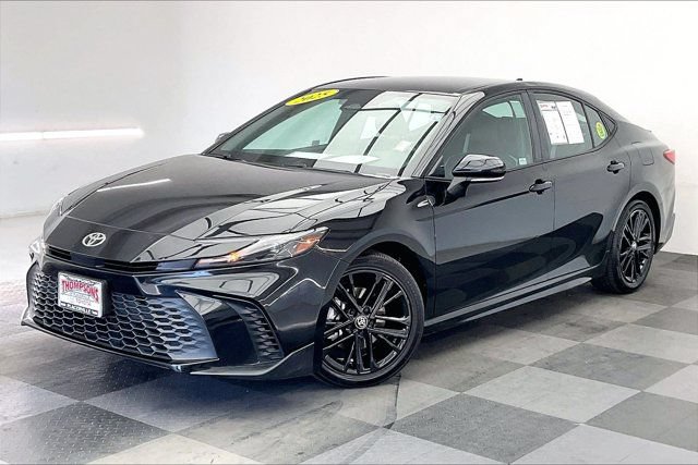 Used 2025 Toyota Camry SE FWD image 12