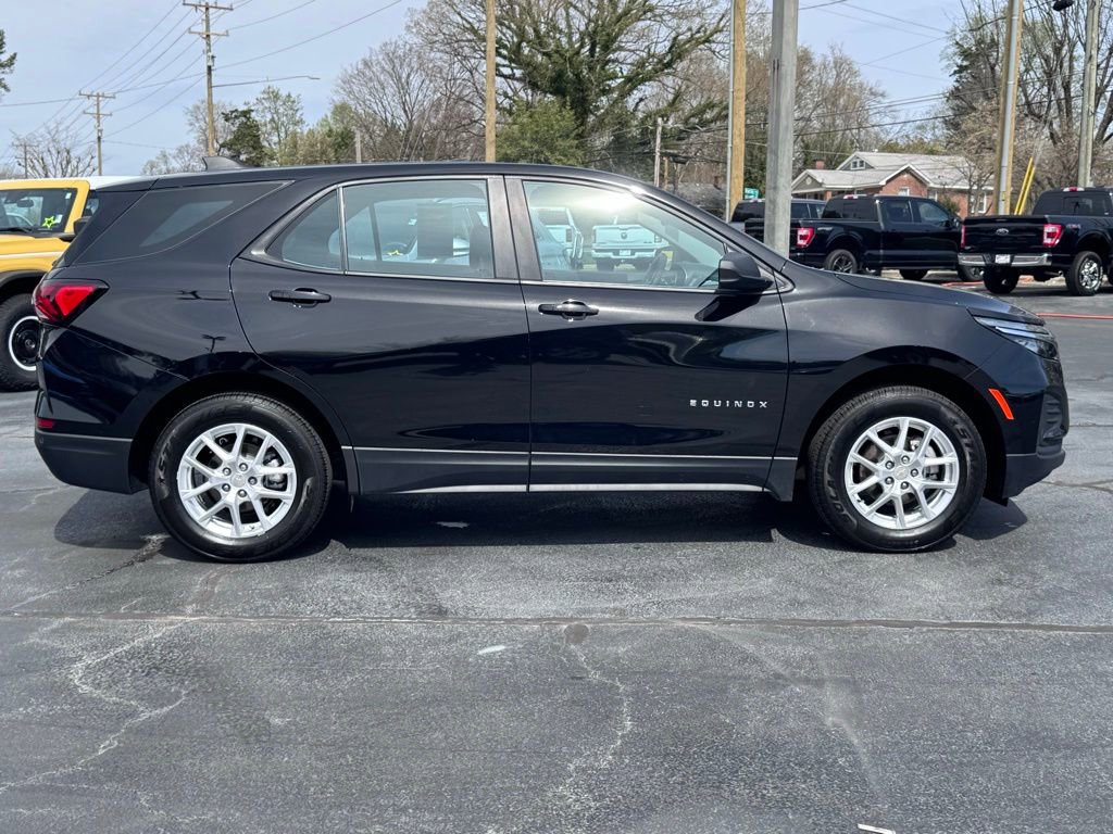 Used 2024 Chevrolet Equinox LS AWD/4WD image 4