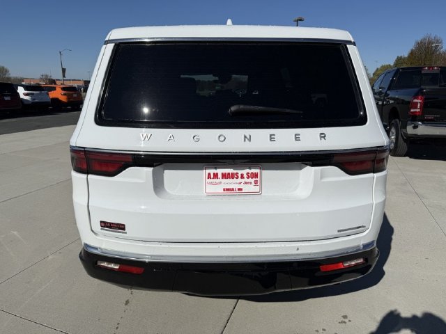 Used 2023 Jeep Wagoneer L Series II AWD/4WD image 7