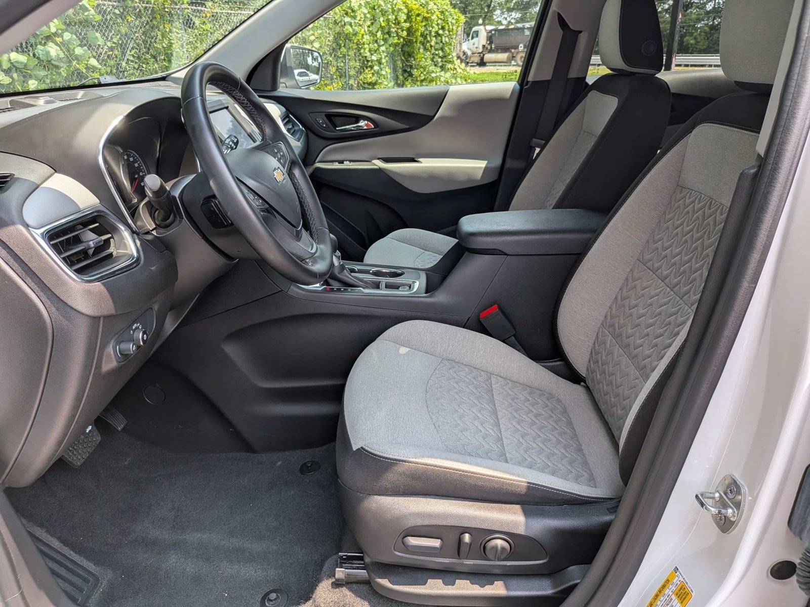 Used 2024 Chevrolet Equinox LT w/ Driver Convenience Package FWD image 19