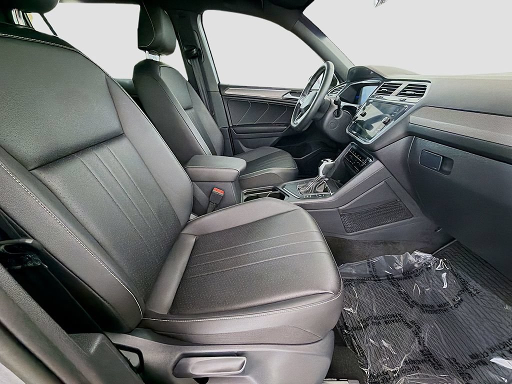 Used 2023 Volkswagen Tiguan SE R-Line FWD image 25