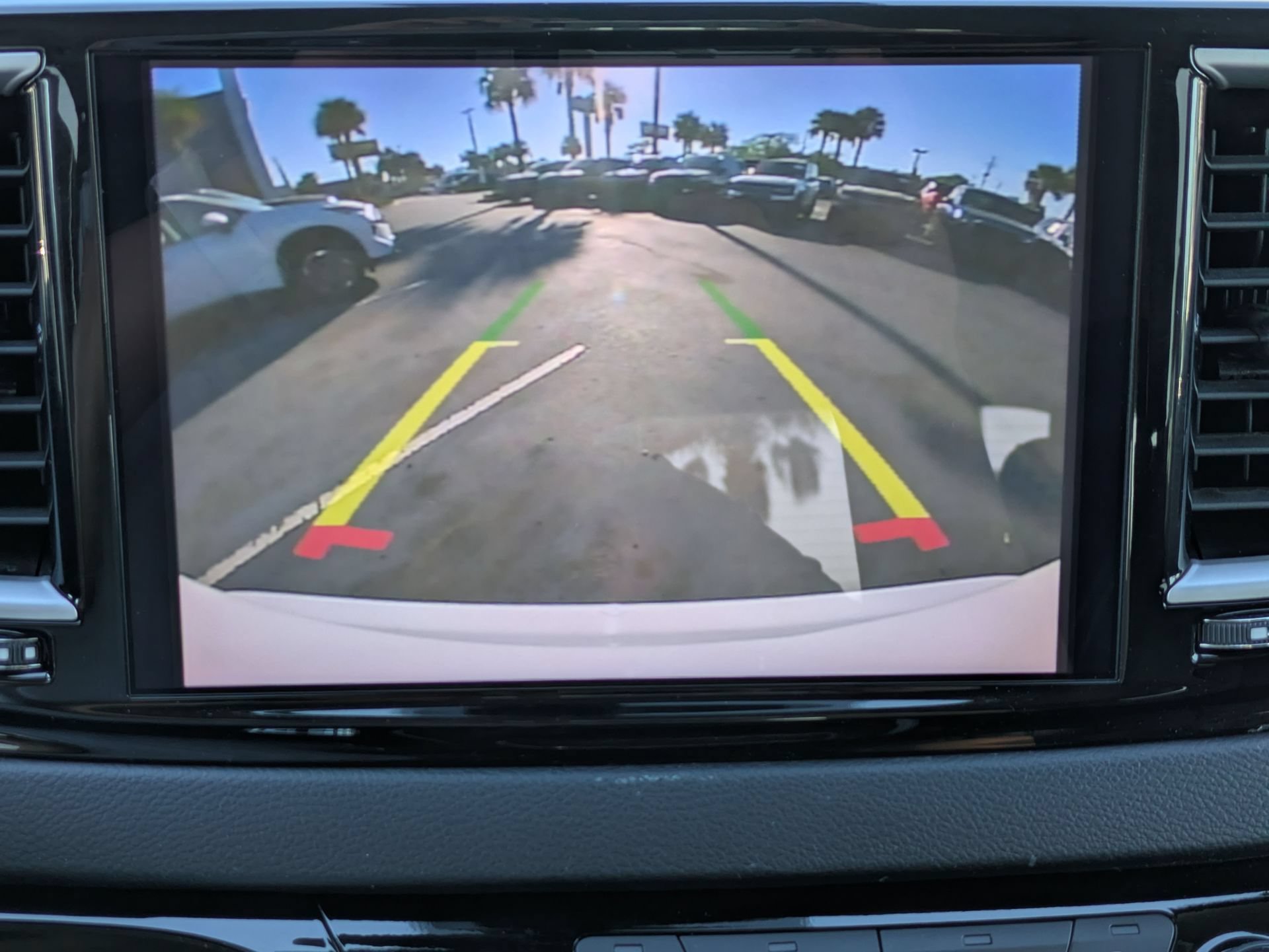 Used 2024 Chrysler Pacifica Touring-L FWD image 24
