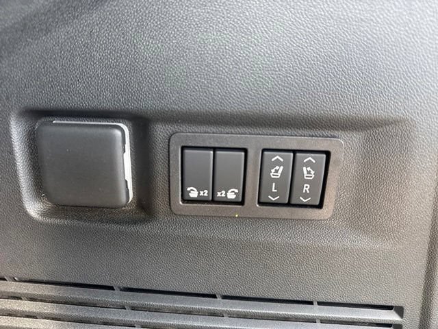 Used 2026 GMC Yukon Denali Ultimate AWD/4WD image 11