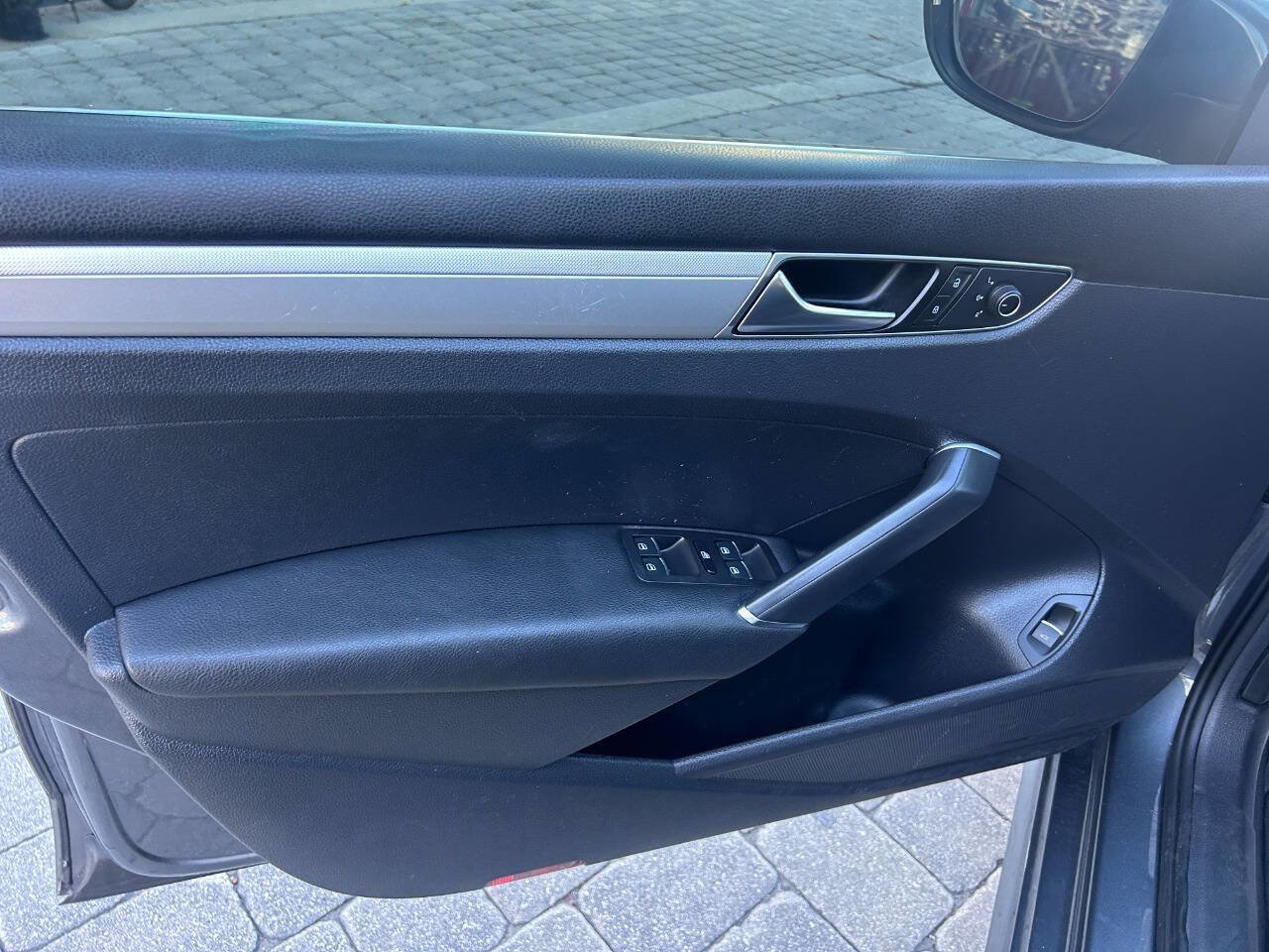 Used 2017 Volkswagen Passat 1.8T S image 13