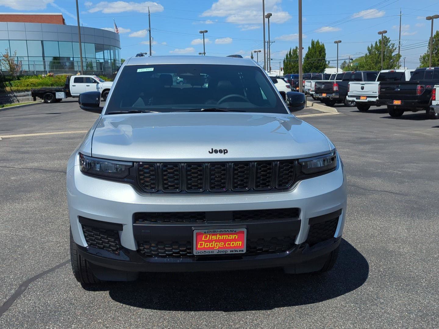 New 2025 Jeep Grand Cherokee L Altitude image 2