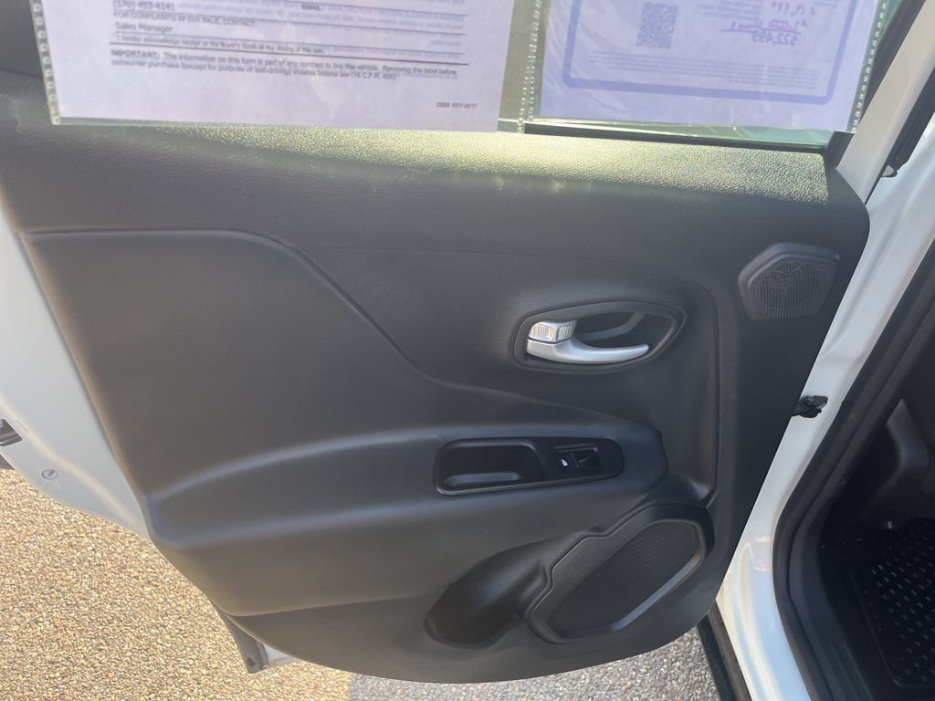 Used 2023 Jeep Renegade Latitude w/ Sun/Sound Group AWD/4WD image 14