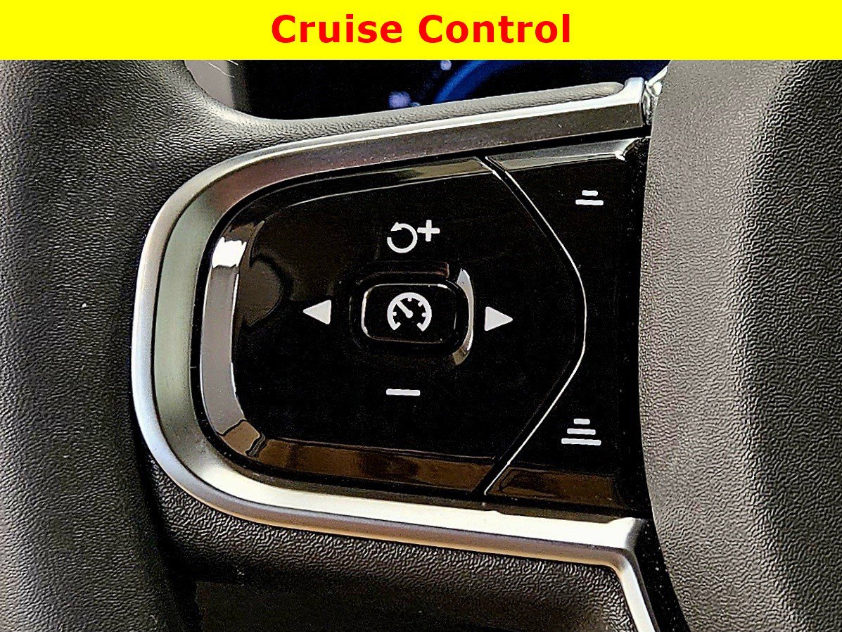 Used 2024 Volvo V60 B5 Cross Country Plus image 31