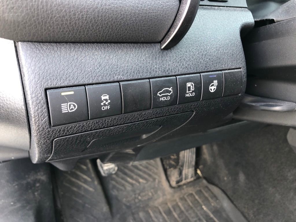 Used 2021 Toyota Camry SE w/ Cold Weather Package image 7