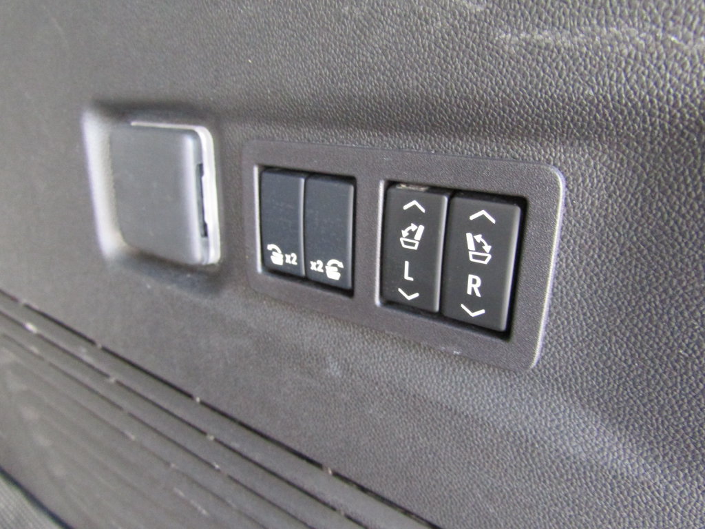 Used 2025 GMC Yukon XL Elevation AWD/4WD image 40