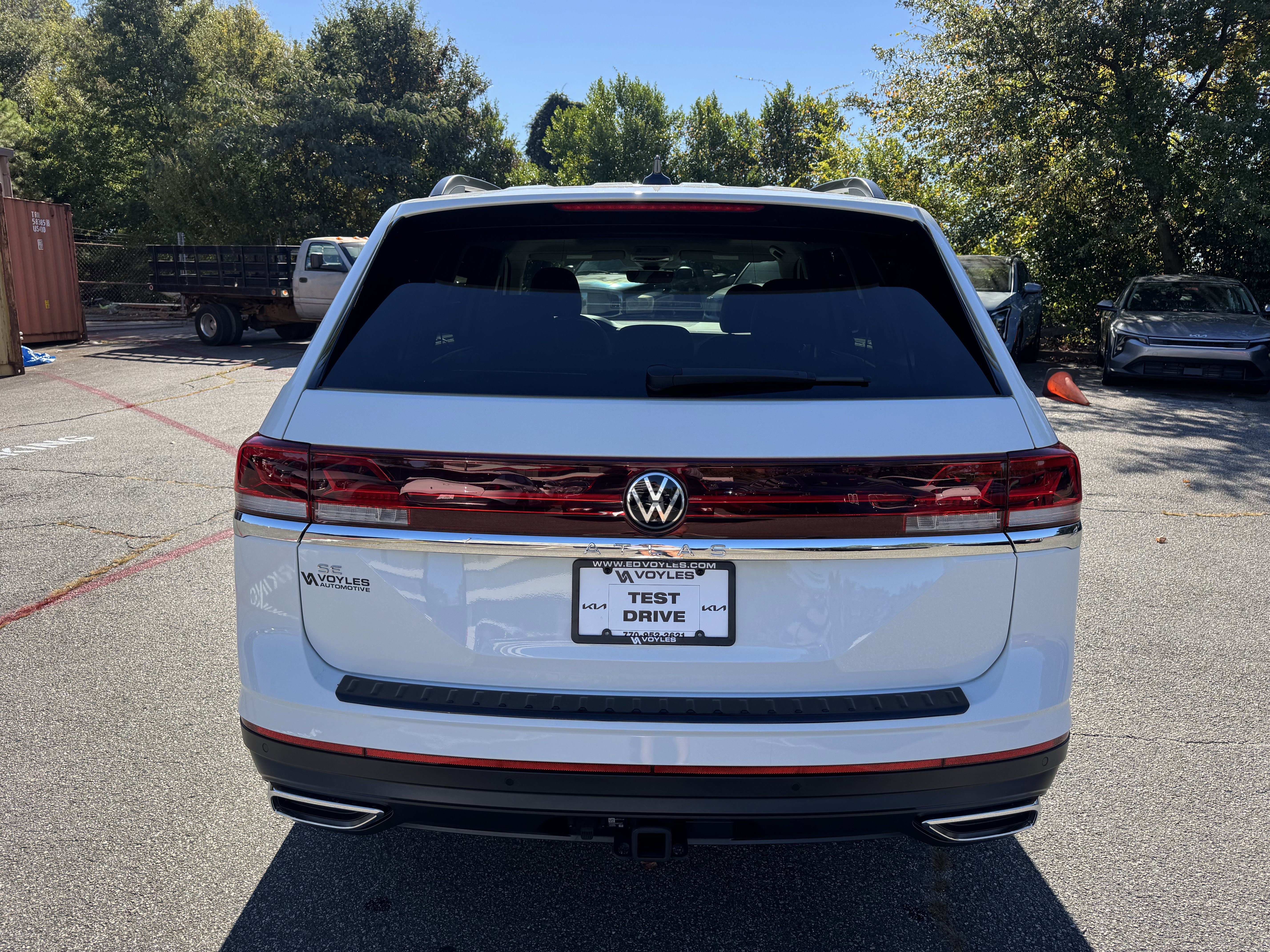Used 2025 Volkswagen Atlas SE image 6