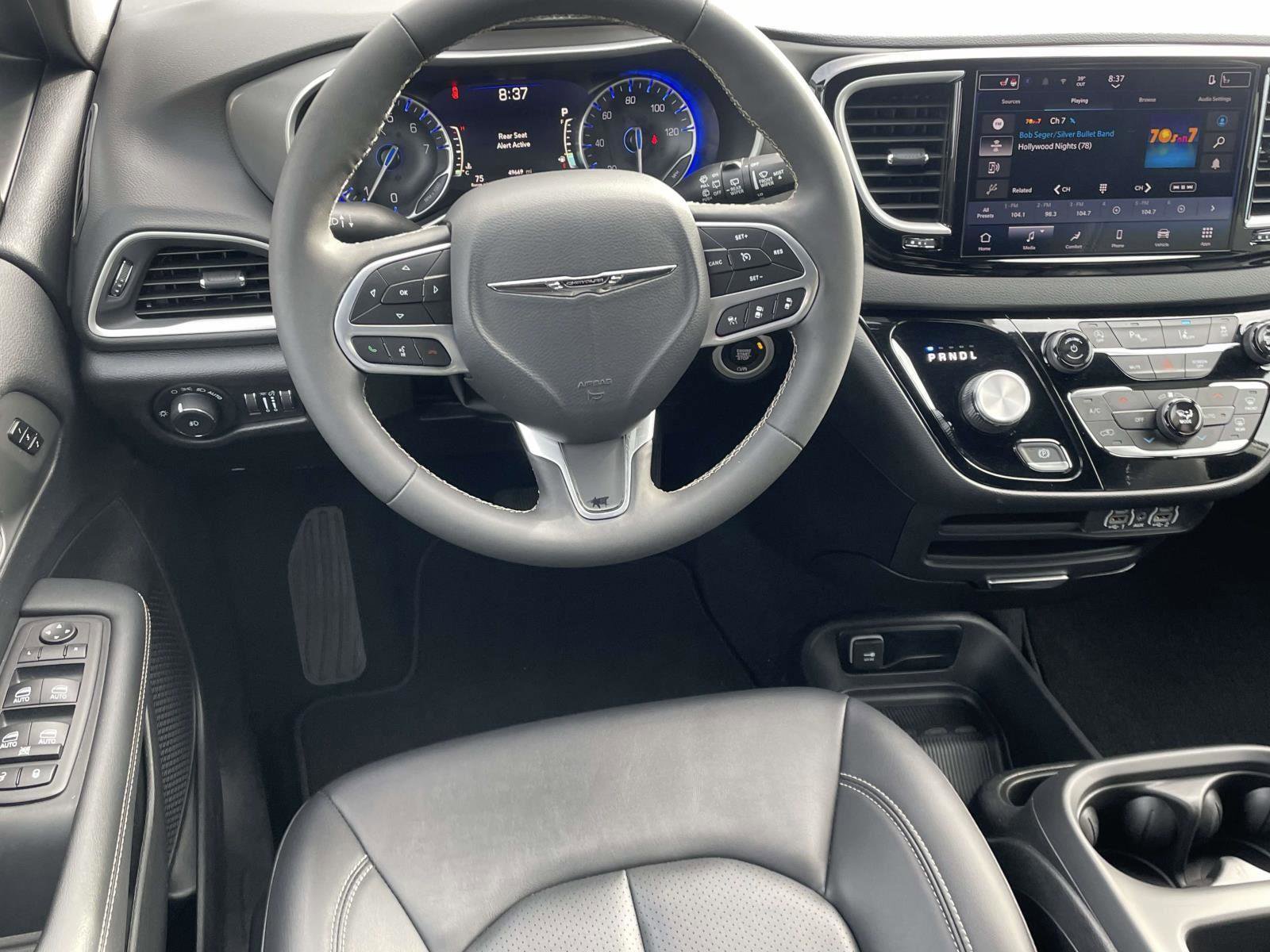 Used 2025 Chrysler Pacifica Select image 11