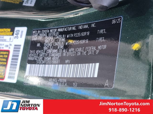 Used 2025 Toyota Sienna XLE Woodland Edition AWD/4WD image 34