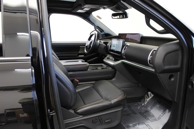 Used 2025 Ford Expedition Tremor AWD/4WD image 33