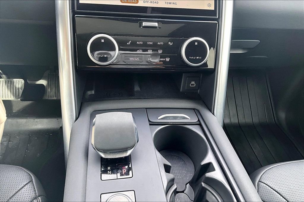 Used 2024 Land Rover Discovery S AWD/4WD image 24