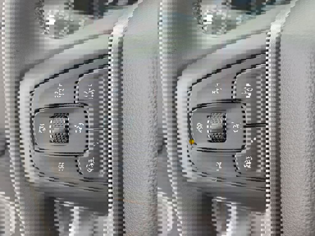 Used 2024 GMC Yukon SLT w/ SLT Luxury Package image 26