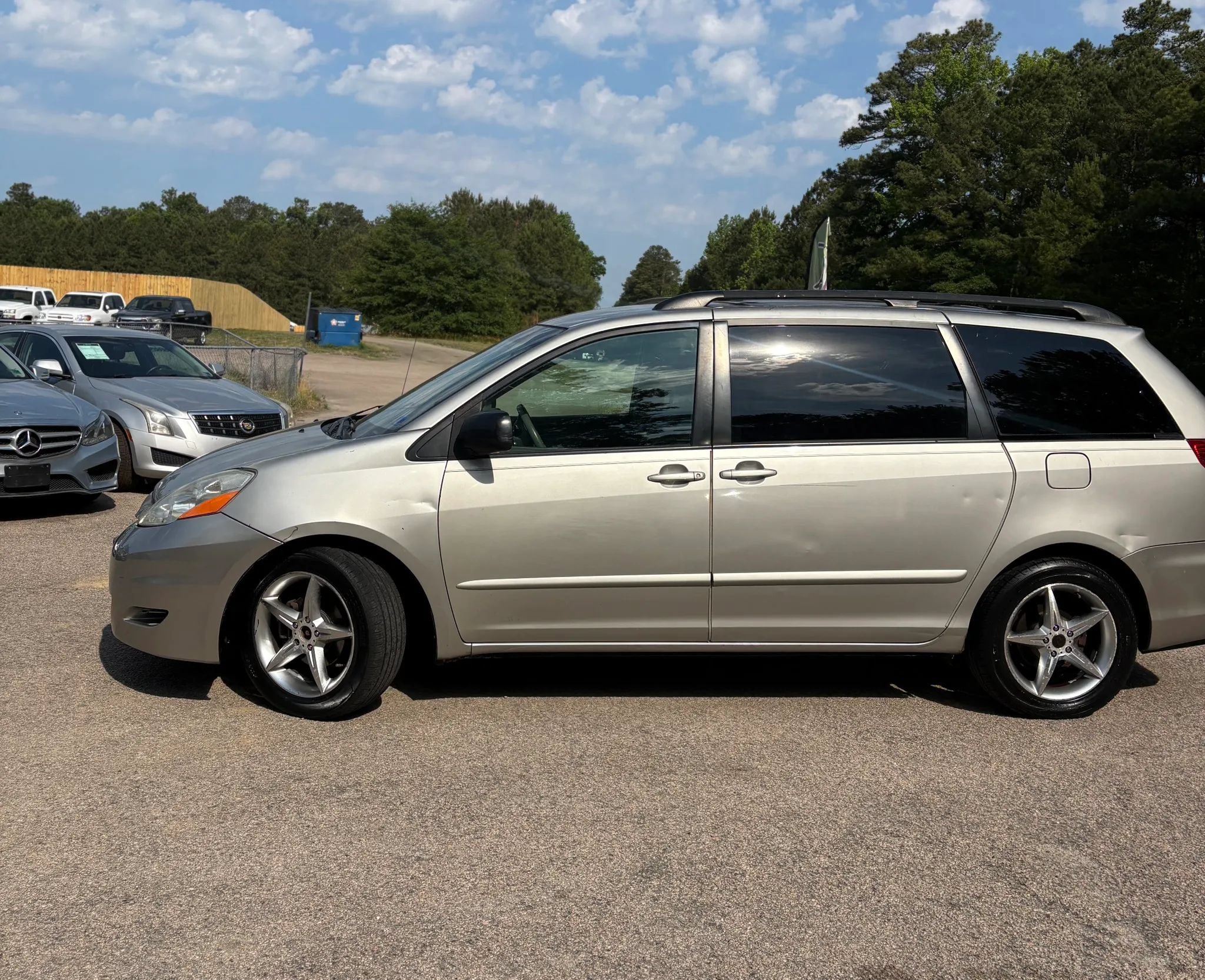 Used 2010 Toyota Sienna LE FWD image 3
