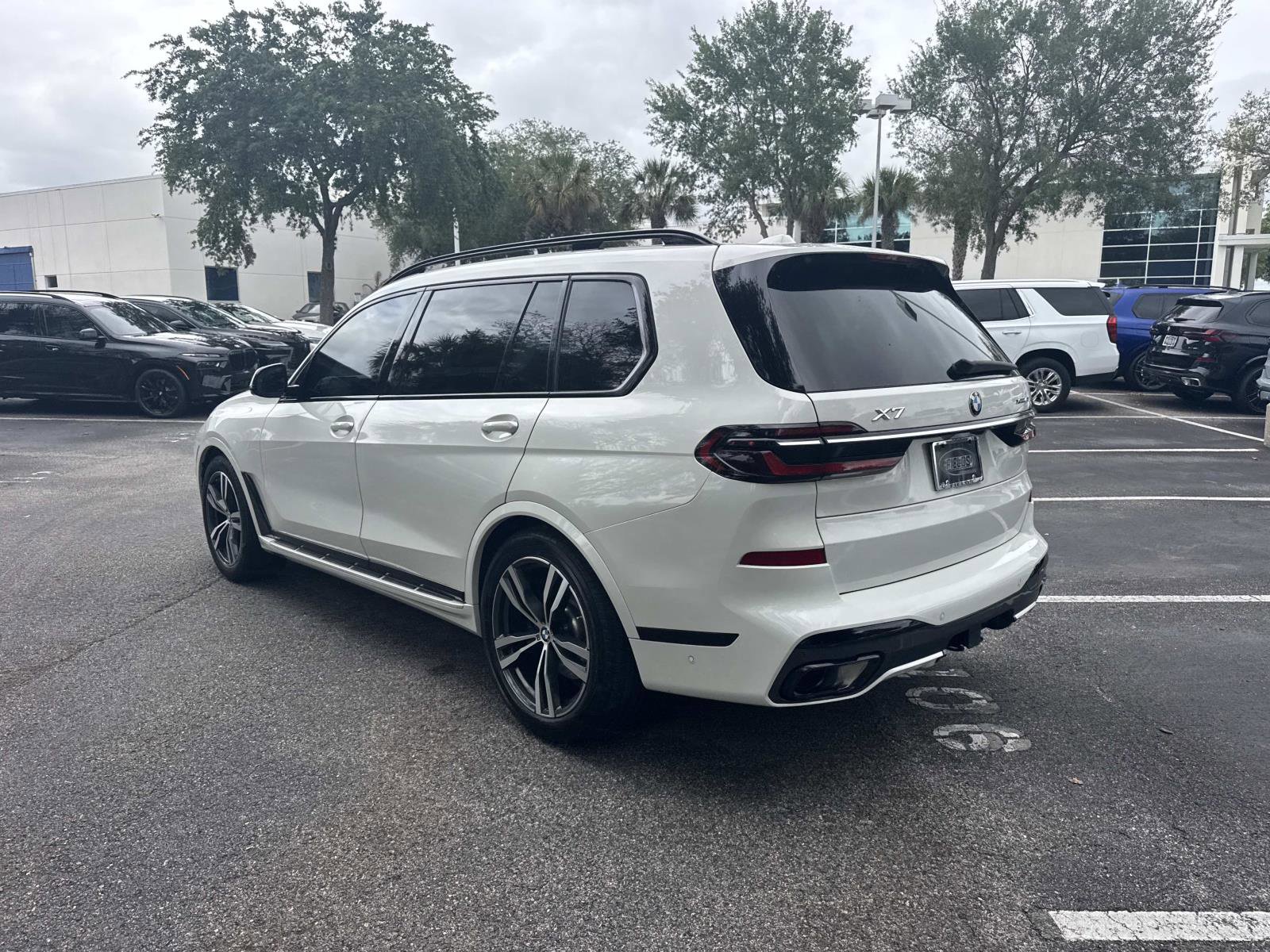 Used 2023 BMW X7 xDrive40i w/ M Sport Package image 6