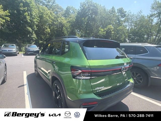 Certified 2025 Volkswagen Taos SE AWD/4WD image 8
