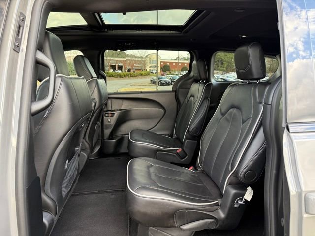 Used 2025 Chrysler Pacifica Limited image 28