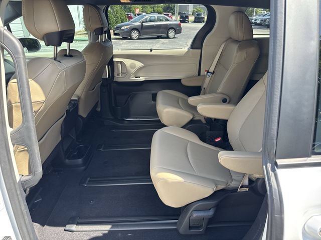 Used 2024 Toyota Sienna XLE FWD image 14