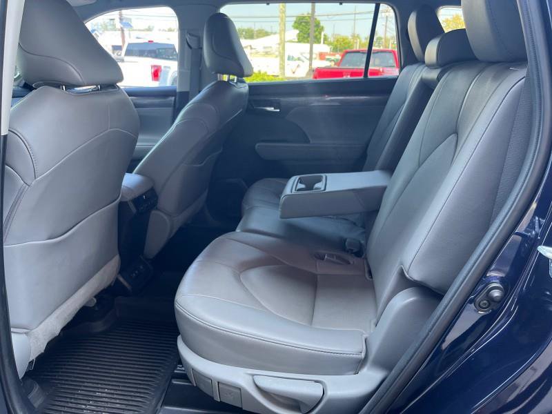 Used 2021 Toyota Highlander Limited image 28