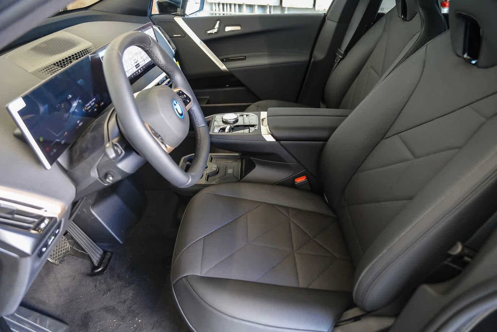 Used 2025 BMW iX xDrive50 w/ Premium Package image 17