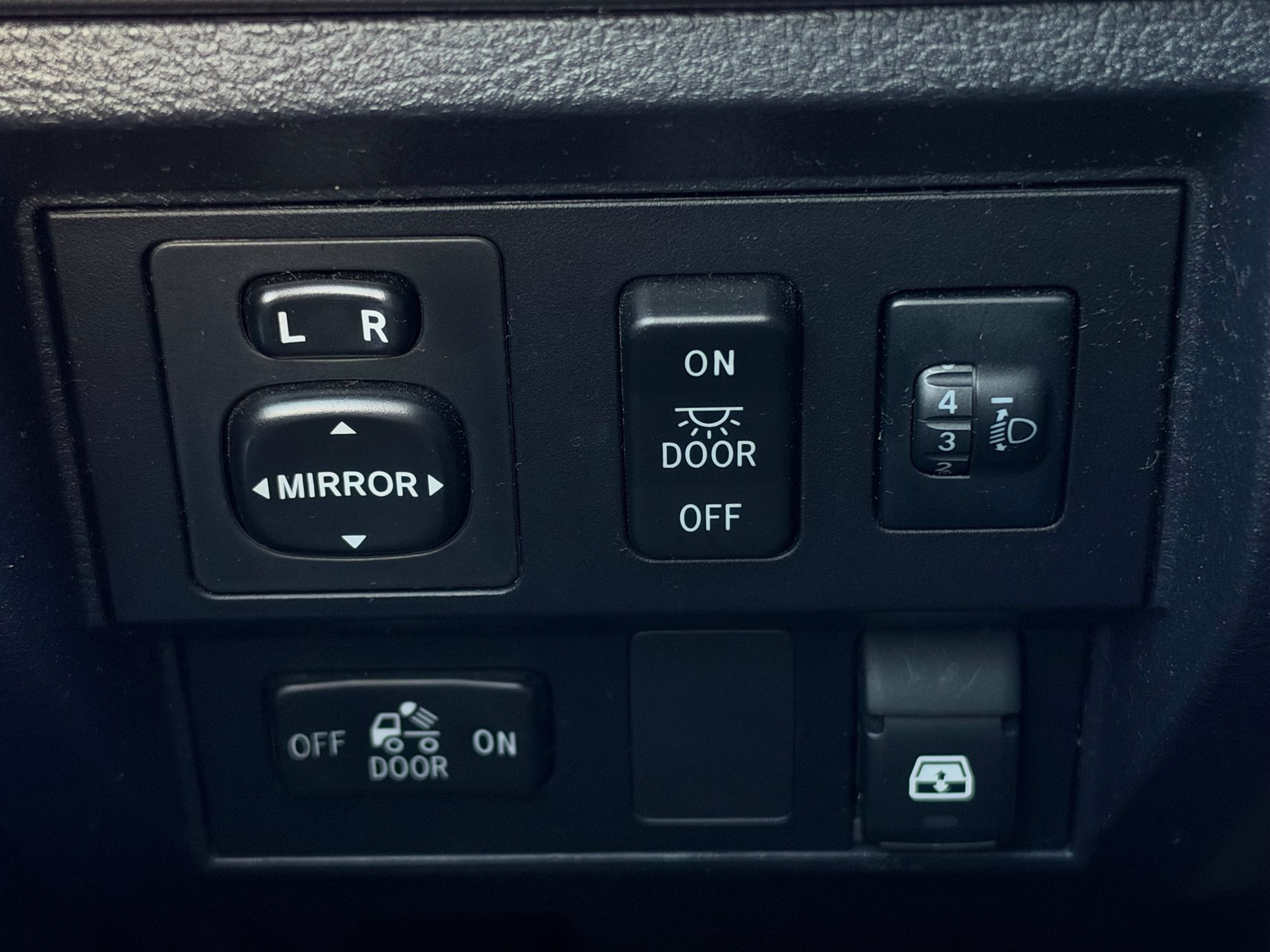 Used 2017 Toyota Tundra SR5 w/ SR5 Upgrade Package RWD image 21