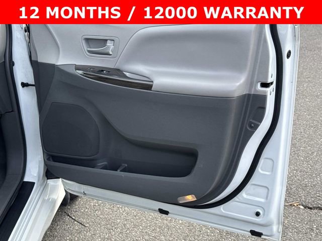 Used 2018 Toyota Sienna XLE w/ XLE Navigation Package image 8