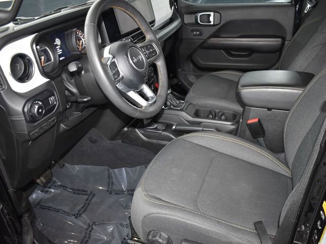 Used 2024 Jeep Wrangler Unlimited Sahara AWD/4WD image 15