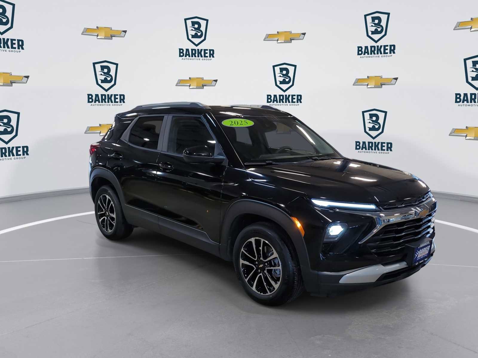 Used 2025 Chevrolet TrailBlazer LT FWD image 2