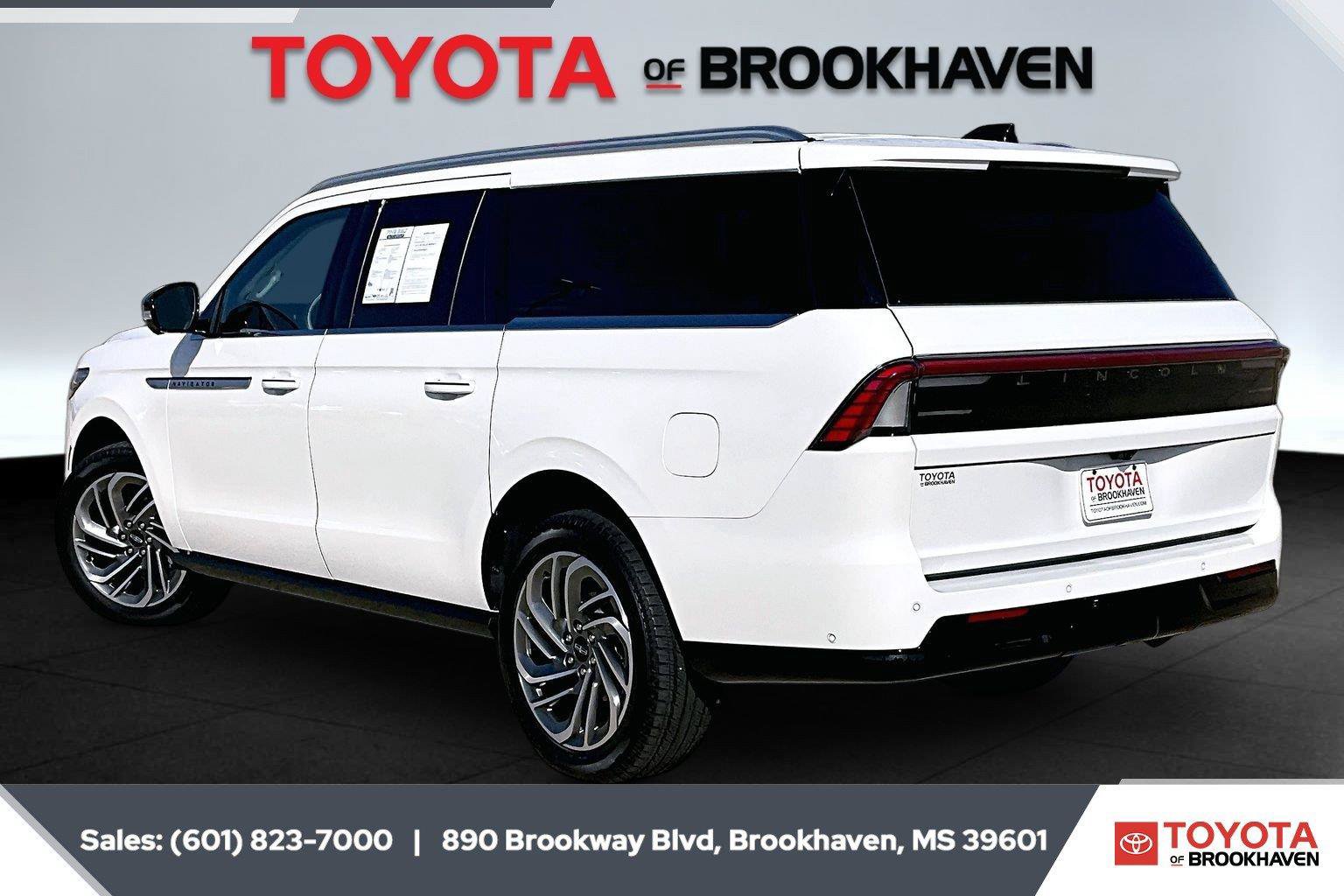 Used 2025 Lincoln Navigator L Reserve AWD/4WD image 2