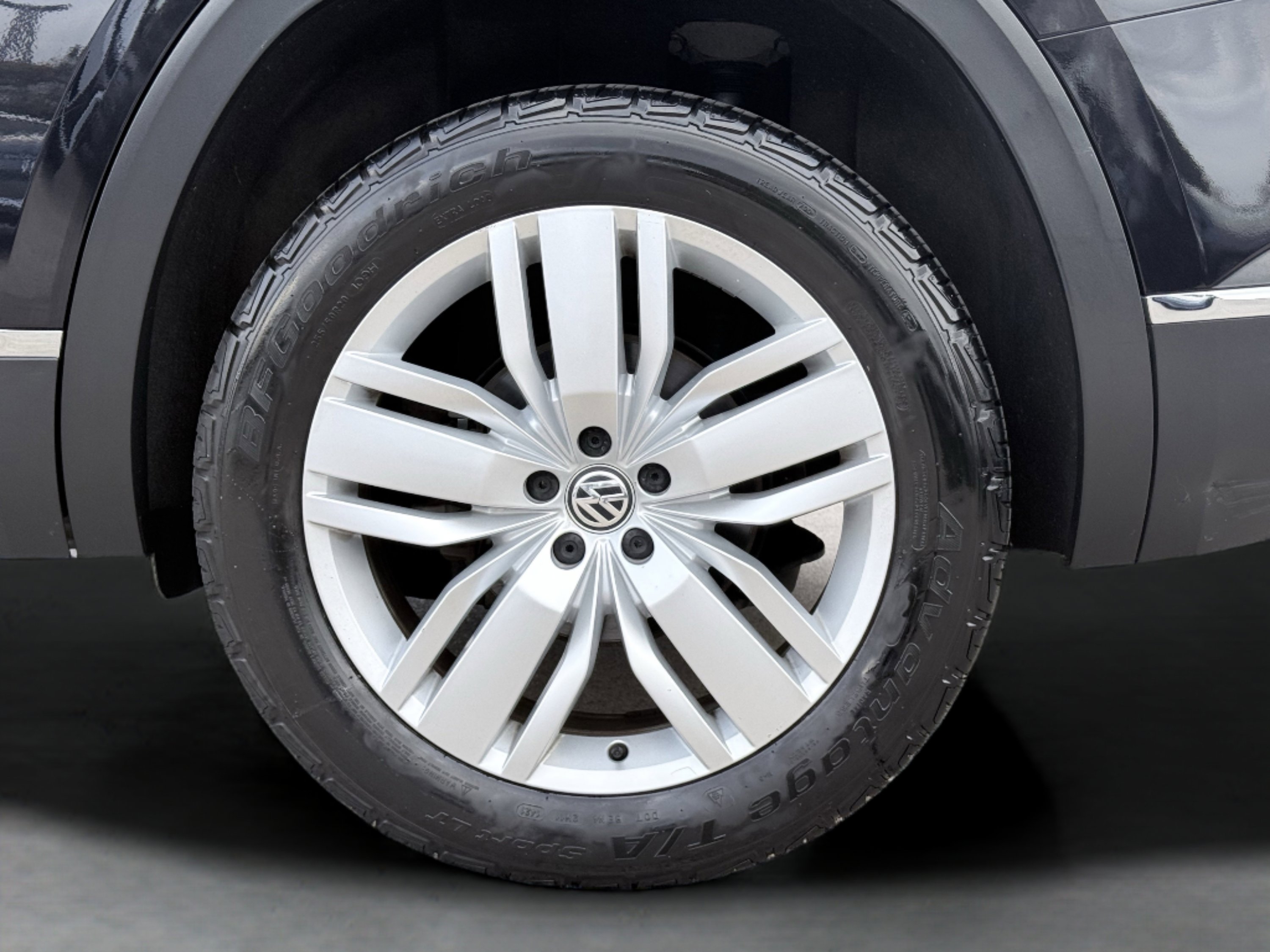 Used 2018 Volkswagen Atlas SEL Premium image 12