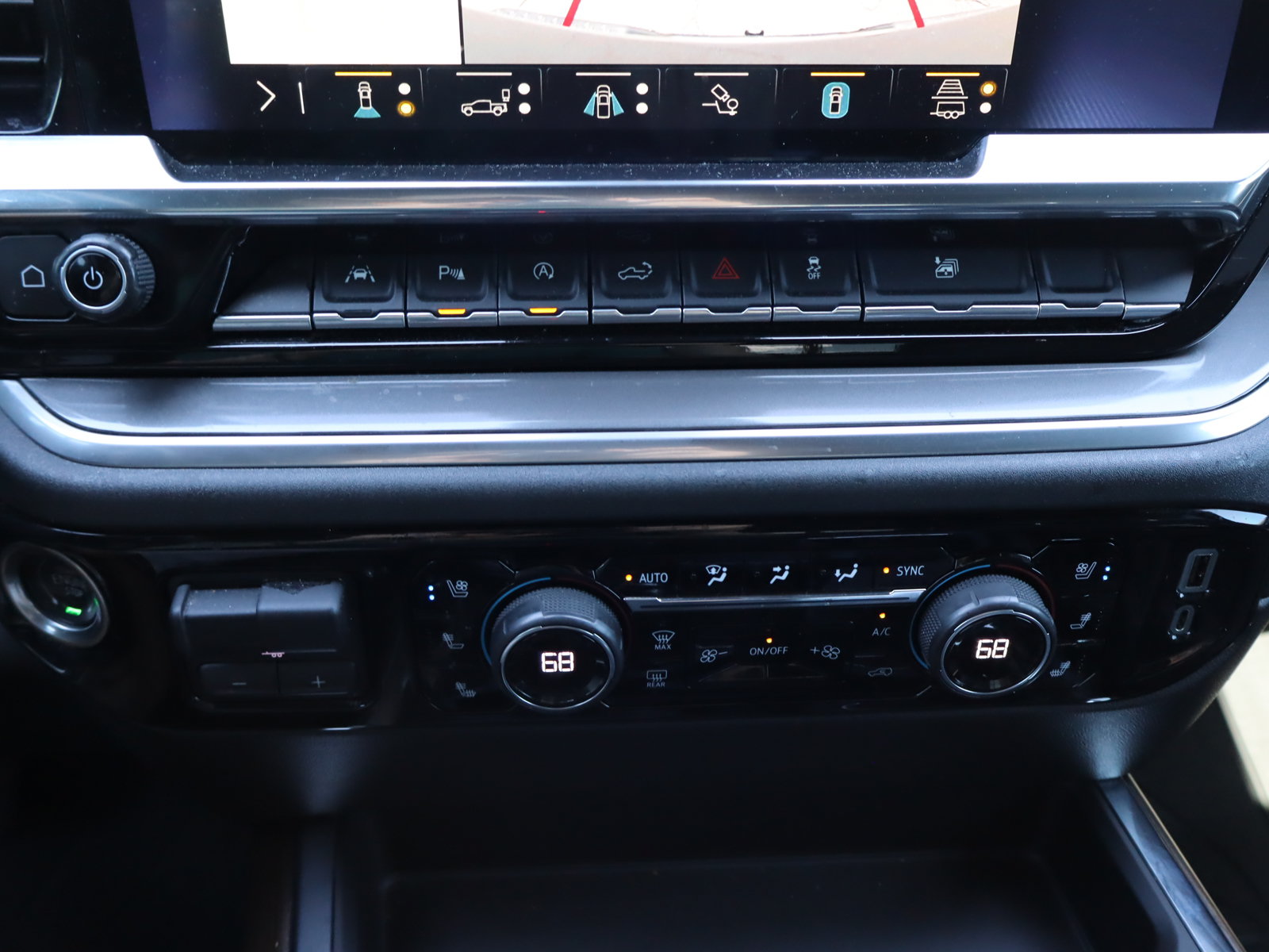 Used 2023 Chevrolet Silverado 1500 High Country w/ Technology Package AWD/4WD image 31