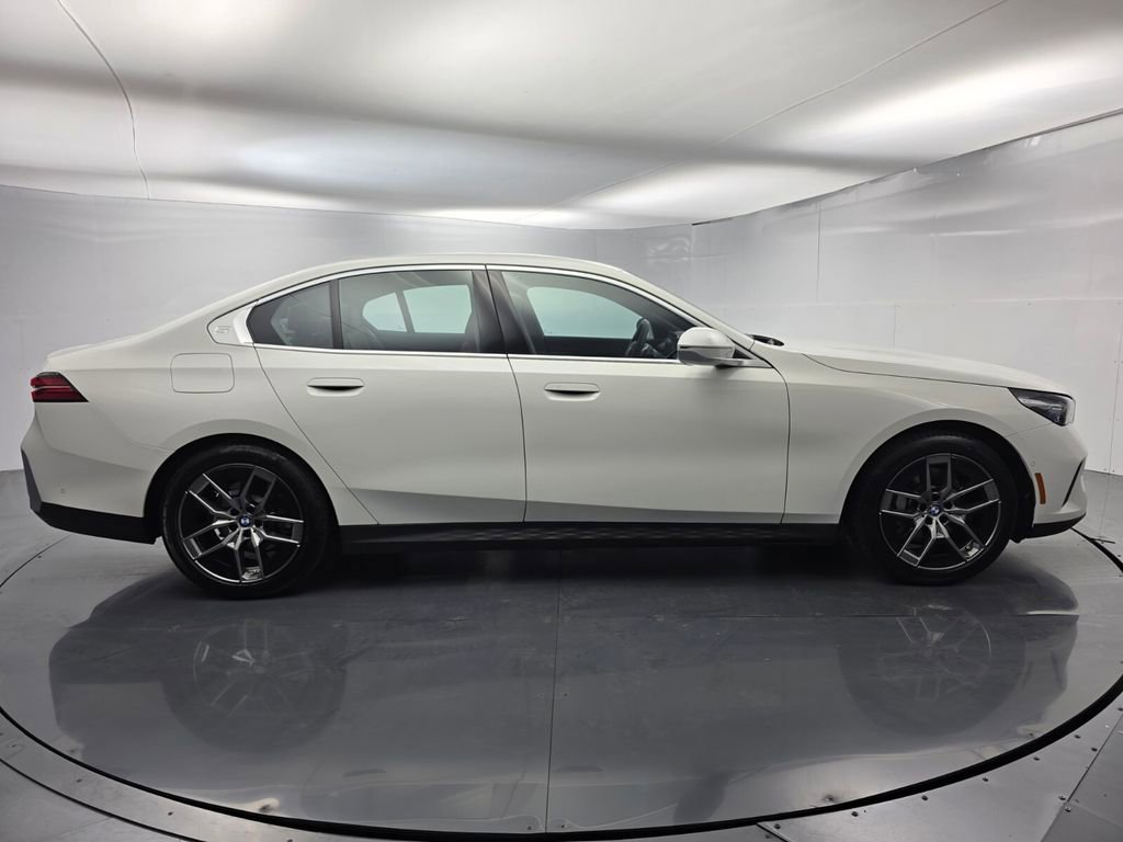 Used 2026 BMW 530i image 3