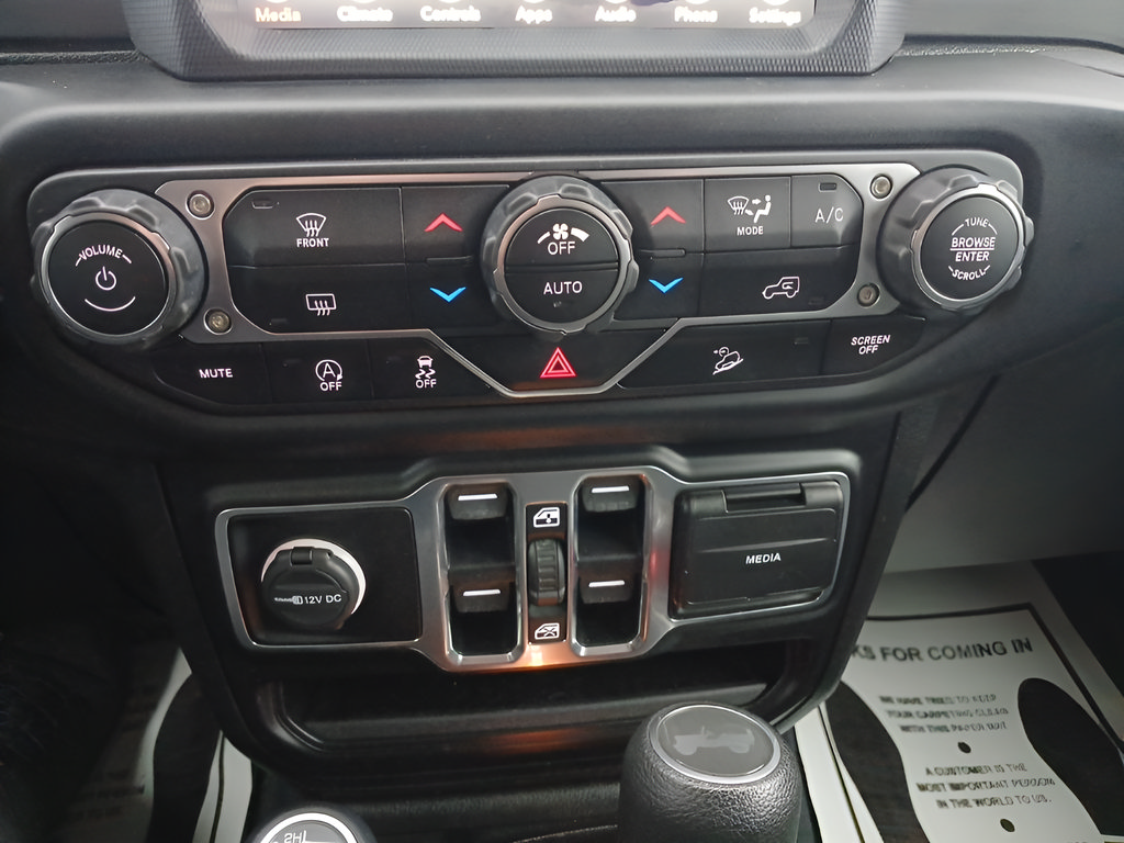 Used 2020 Jeep Wrangler Unlimited Sahara w/ Uconnect 4C Nav & Sound Group AWD/4WD image 19