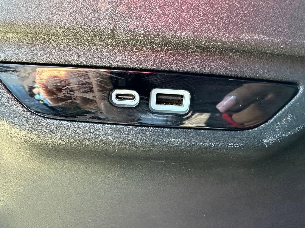 Used 2025 Chrysler Pacifica Select FWD image 10