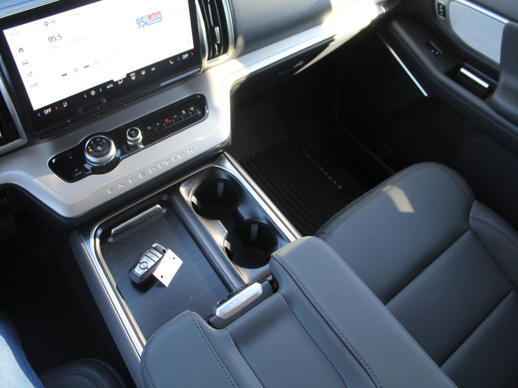 New 2026 Ford Expedition Active image 17