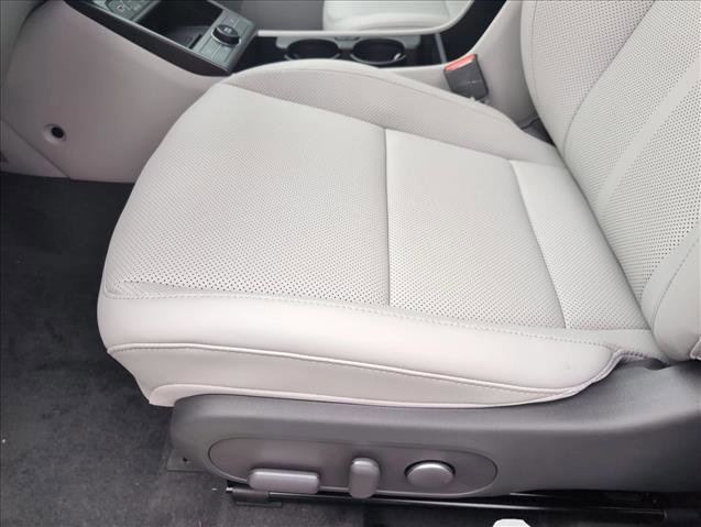 New 2026 Hyundai Kona SEL Premium image 4