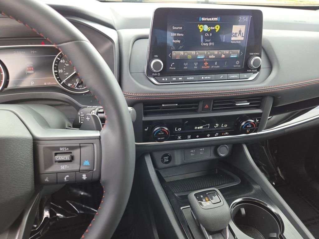 Used 2025 Nissan Rogue SV image 36