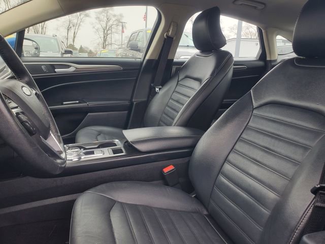 Used 2017 Ford Fusion SE w/ Fusion SE Technology Package image 10