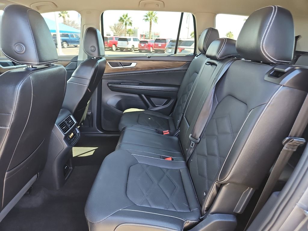 Used 2025 Volkswagen Atlas SE image 10