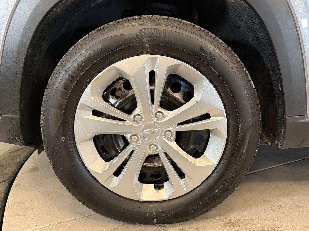 Used 2024 Chevrolet Trax LS w/ LPO, Blackout Package image 24